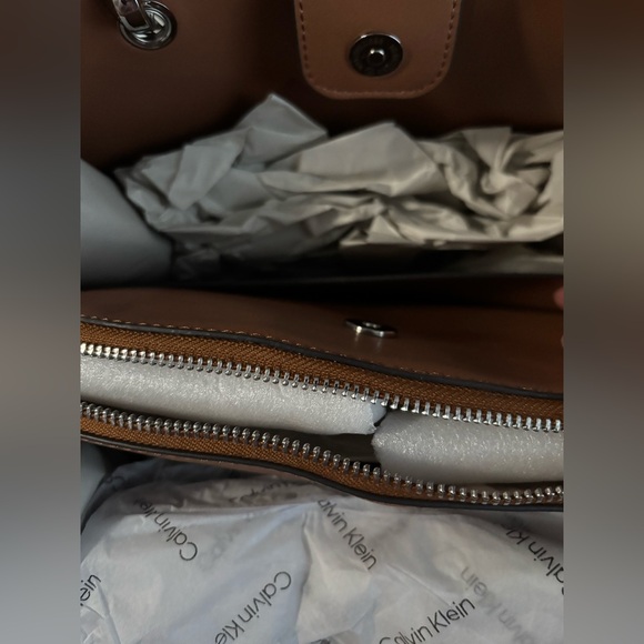 NWT Calvin Klein “Garnet” Shoulder Bag. Approx measurements as pictured - Picture 5 of 14